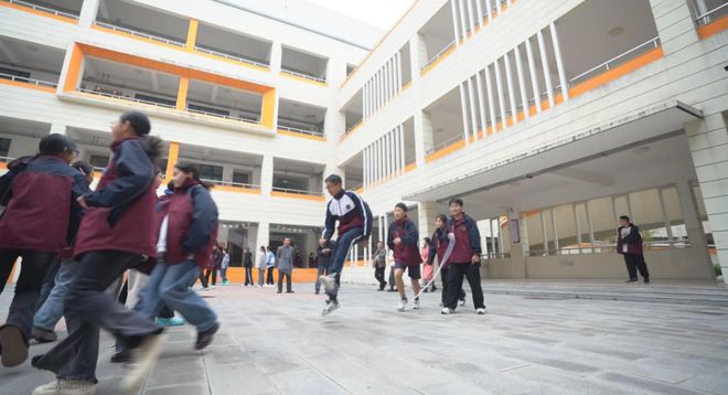 时间？场地？师资？安全？……课间15分钟 我们想问问→(图2)