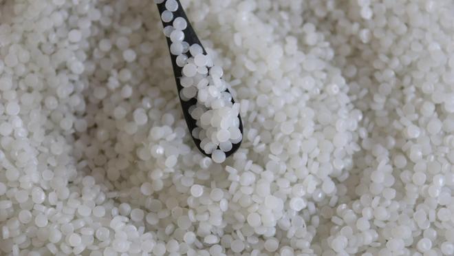 改性再生HDPE塑料颗粒：从“废品”到“宝藏”的逆袭之路(图1)