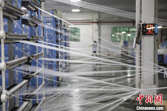 【财经面对面】技术革新支撑“深蹲起跳” 解码“尼龙膜王”破局之道——访中仑新材董事长杨清金(图1)