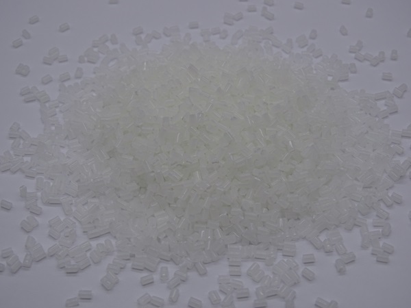 PET增韧母粒与PET增透母粒的矛盾：探索塑料改性的平衡点(图1)