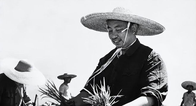 华国锋与大女儿苏玲苏玲：长相忠厚朴实模样酷似父亲(图4)