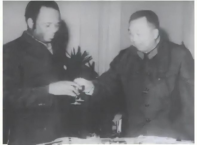 华国锋与大女儿苏玲苏玲：长相忠厚朴实模样酷似父亲(图7)