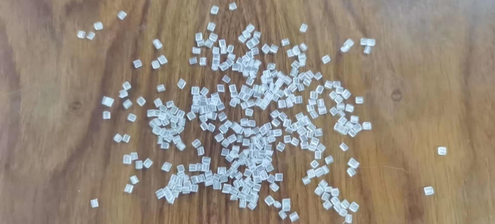 厂家直销-柔软剂颗粒-驻极母粒-增熔剂颗通用塑料(图1)